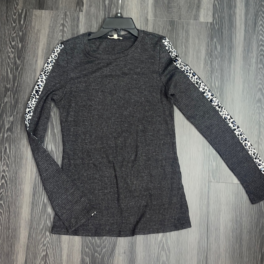 Women’s ribbed shirt